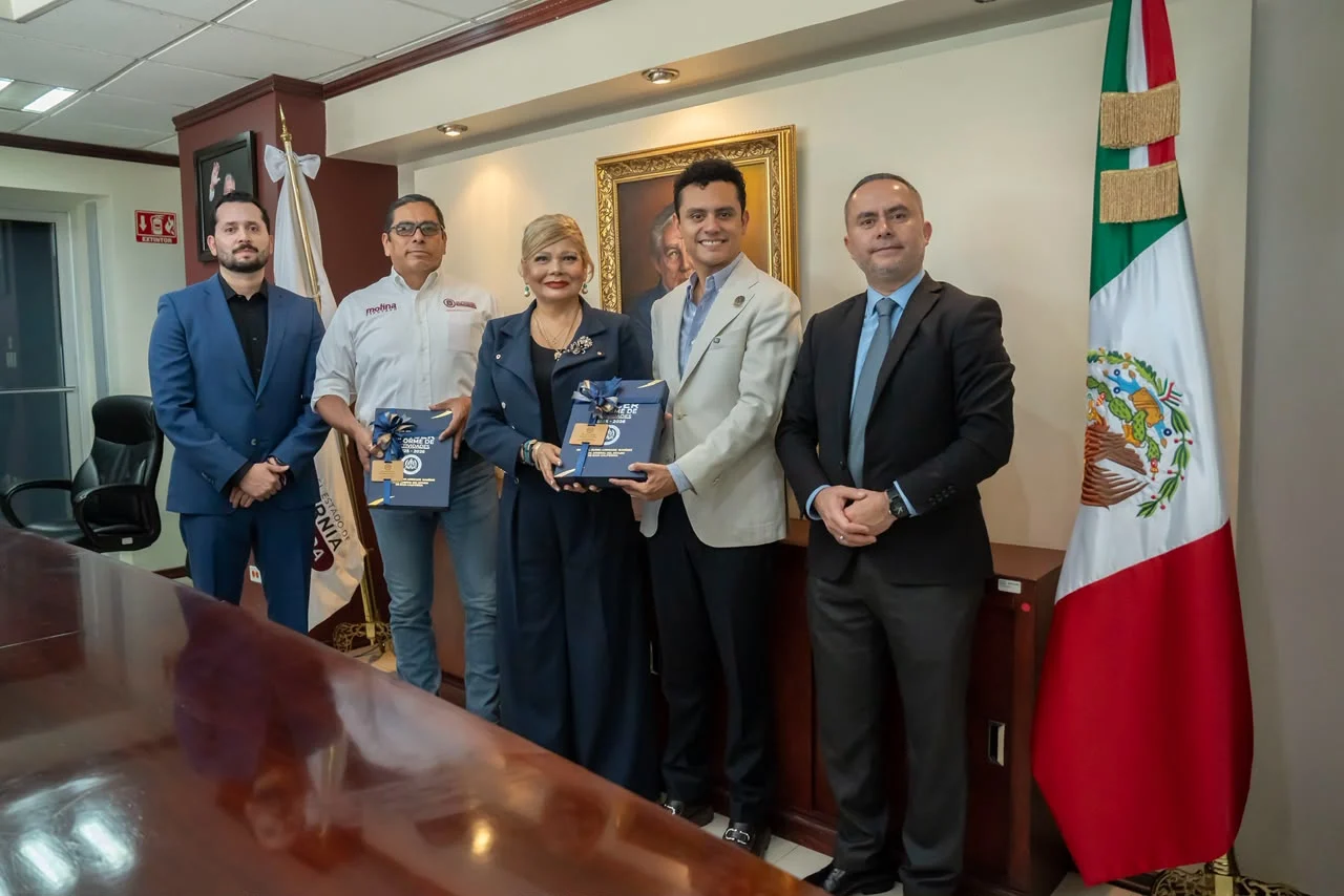 PRESIDENTE DEL CONGRESO ELIGIO VALENCIA LÓPEZ RECIBE INFORME DE LA FISCALÍA GENERAL DE BAJA CALIFORNIA