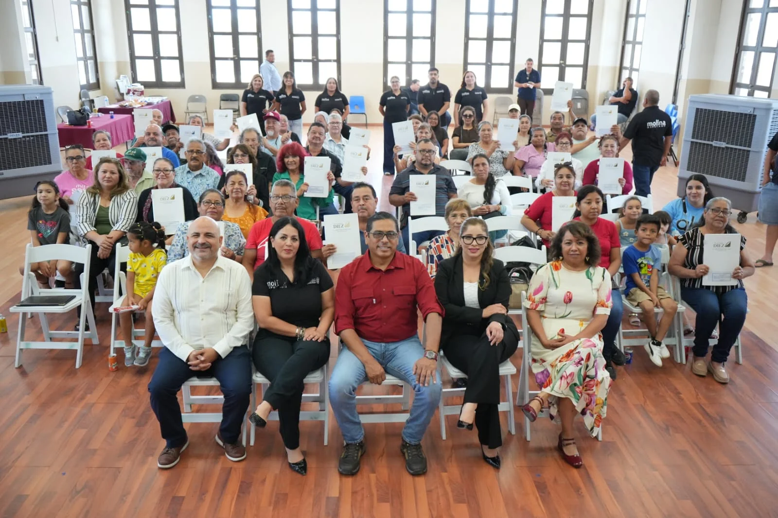 FAMILIAS DE LA COLONIA PROGRESO RECIBEN CERTEZA JURÍDICA CON ESCRITURAS ENTREGADAS POR EL DIP. MOLINA