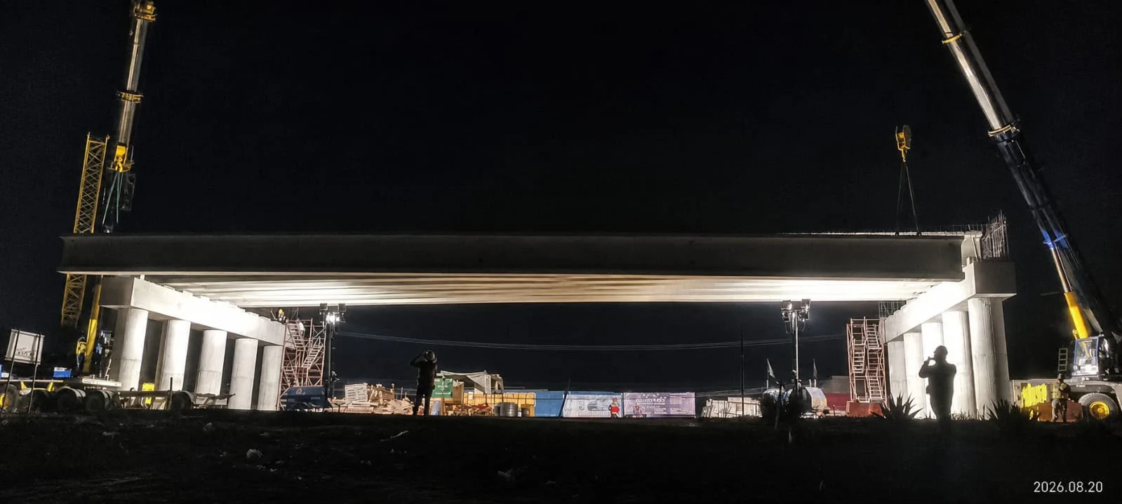AVANZA SIDURT CON MONTAJE DE TRABES EN EL CORREDOR 2000